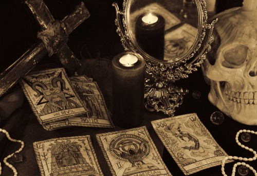 Crowley Tarot - faszinierend und einzigartig: Foto: © Vera_Petruk / shutterstock / #526719985